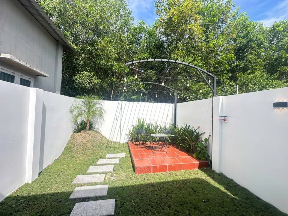 Nhà Hòa Thành Tây Ninh 123m² giá 1.19 tỷ - Thiết kế hiện đại, sân ô tô rộng rãi!