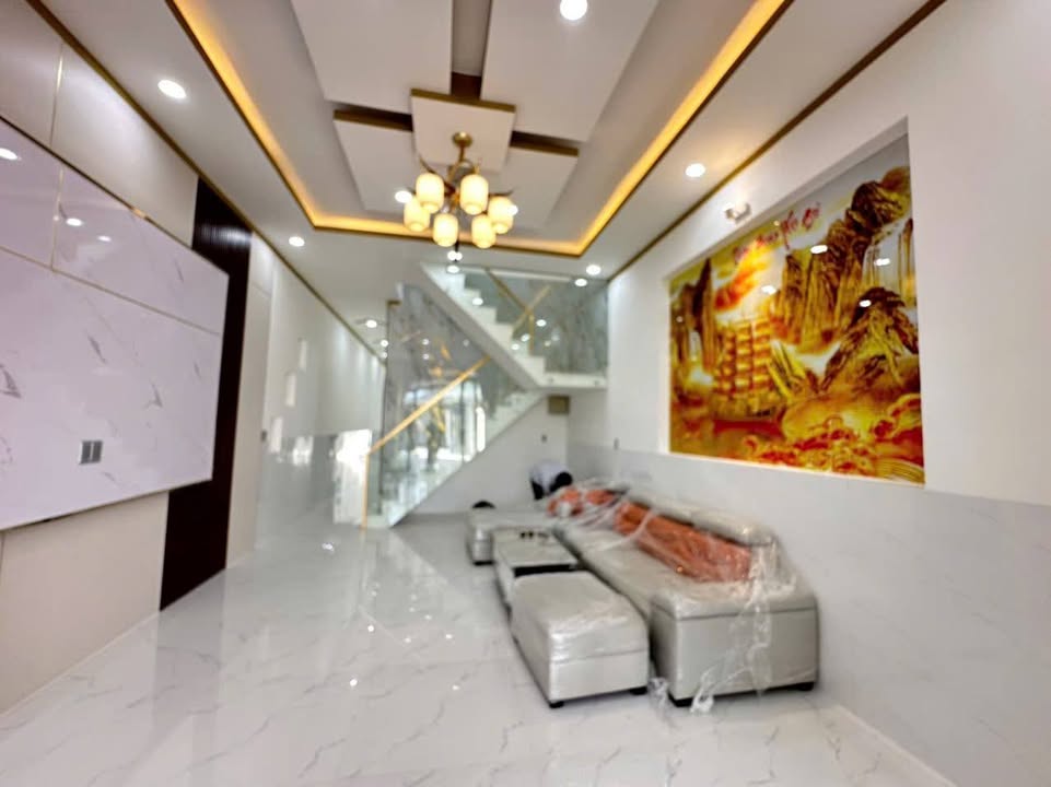 Nhà lầu Ninh Thạnh Tây Ninh 135m² giá 2.43 tỷ - Thiết kế hiện đại, đầy đủ nội thất!