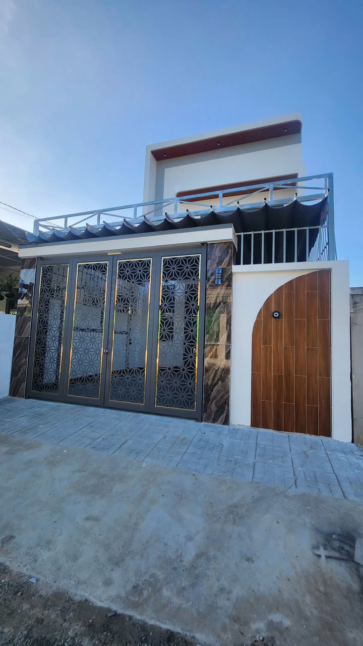 Nhà phố Ninh Hưng 2, Tây Ninh 126m² giá 1.76 tỷ - Thiết kế hiện đại, gần chợ và trường học!