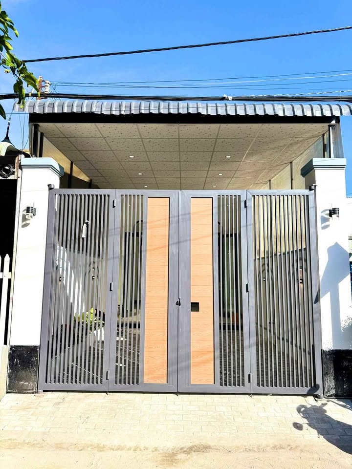 Nhà phố hẻm 27 Lạc Long Quân, 127m² giá 1.59 tỷ - Vị trí đắc địa gần Tòa Thánh!