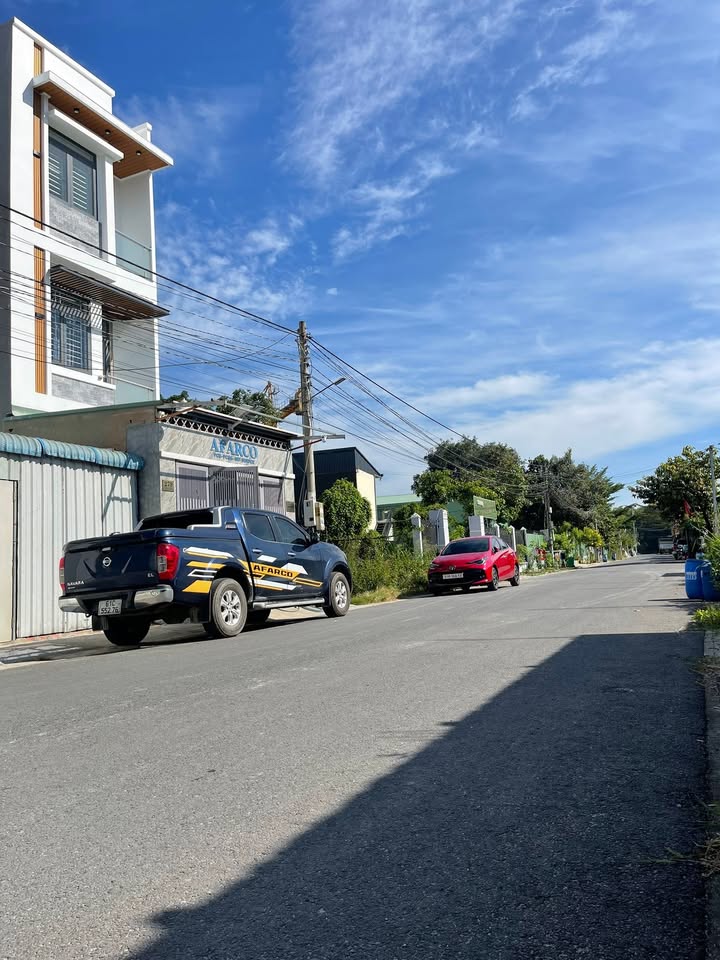 Bán gấp FrontHouse mặt tiền đường DX070 Định Hòa 63m² giá 2 tỷ - Đầu tư sinh lời!