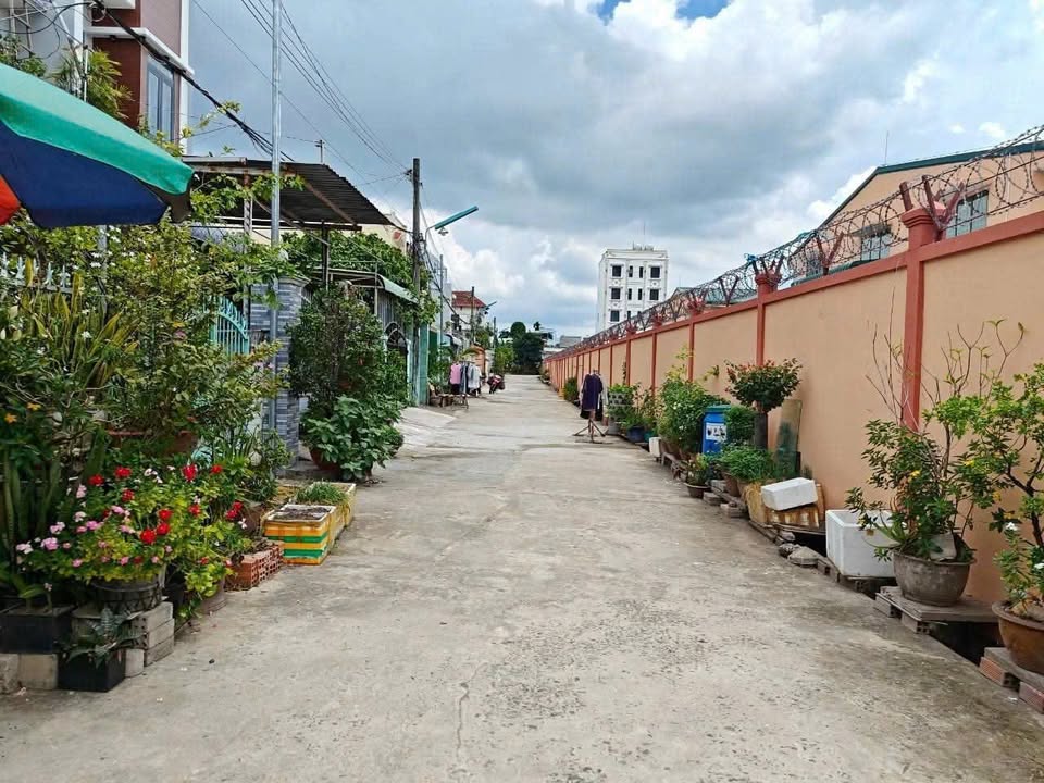 Nhà cho thuê hẻm 178 Cách Mạng Tháng 8, Bình Thủy 93m² giá 4.5 triệu - Đậu ô tô trong sân!