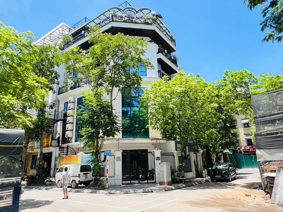 Biệt thự Văn Phú 200m² giá 39.5 tỷ - Hoàn thiện theo sở thích của bạn!