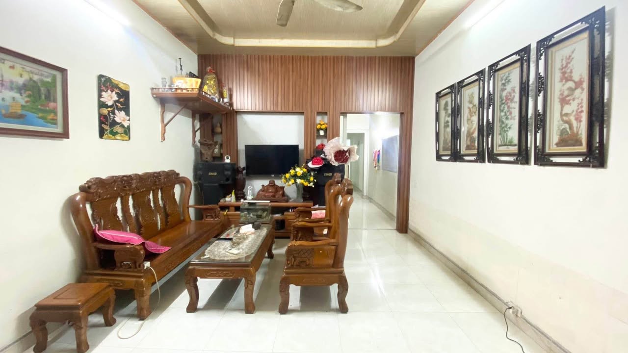 Nhà Lương Quán, An Dương 71.5m² giá 1.7 tỷ - Ô tô đỗ cửa, sân cổng riêng!