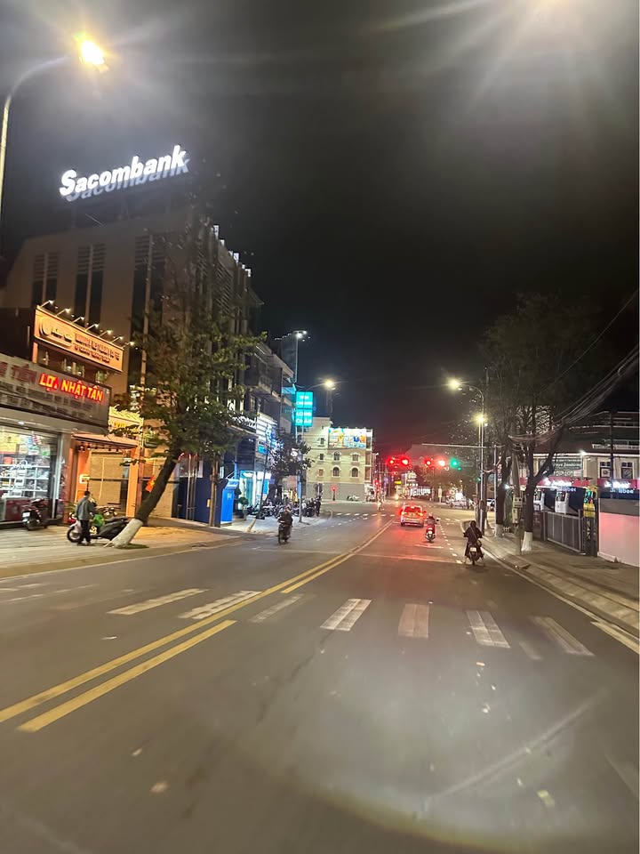 Nhà phố Đà Lạt 56m² giá 5.8 tỷ - Ô tô vào tận nơi, sổ hồng riêng!