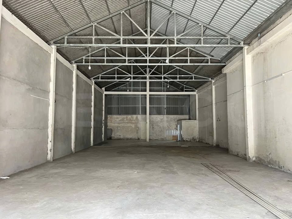 Cho thuê kho xưởng 300m² tại KDC Ngân Thuận, Bình Thủy, Cần Thơ - Giá chỉ 10 triệu/tháng!