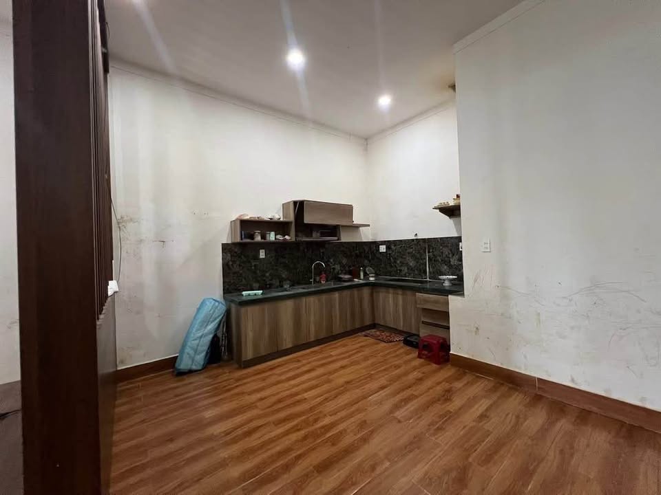 Đất tặng nhà cấp 4 Hẻm Trịnh Tố Tâm, Tân Lợi 179m² giá 4.2 tỷ - Tiện ích đầy đủ!