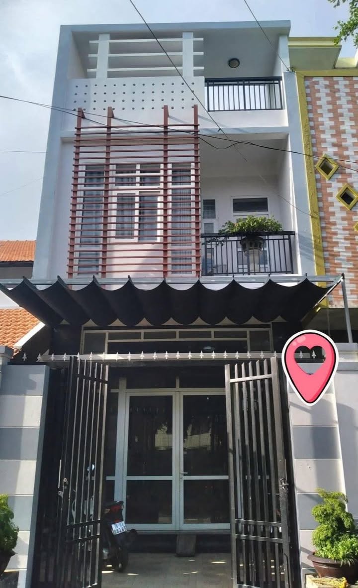 Nhà mặt tiền Đinh Nhá, Quảng Ngãi 100m² giá 4 tỷ - Full tiện ích, gần trường học!