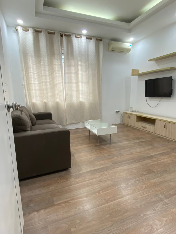 Cho thuê nhà mặt phố Yên Phụ, Tây Hồ 50m² giá 10 triệu - View Hồ Tây tuyệt đẹp!