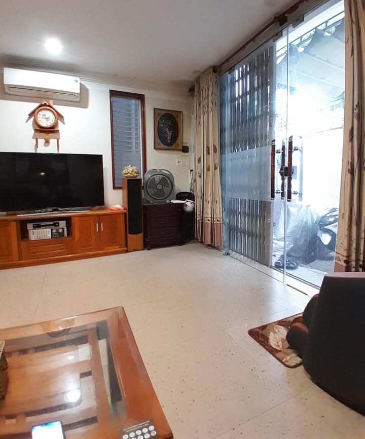 Nhà 4 tầng mặt tiền Đinh Tiên Hoàng, Hải Châu 97m² giá 10.9 tỷ - Đầu tư sinh lời ngay!