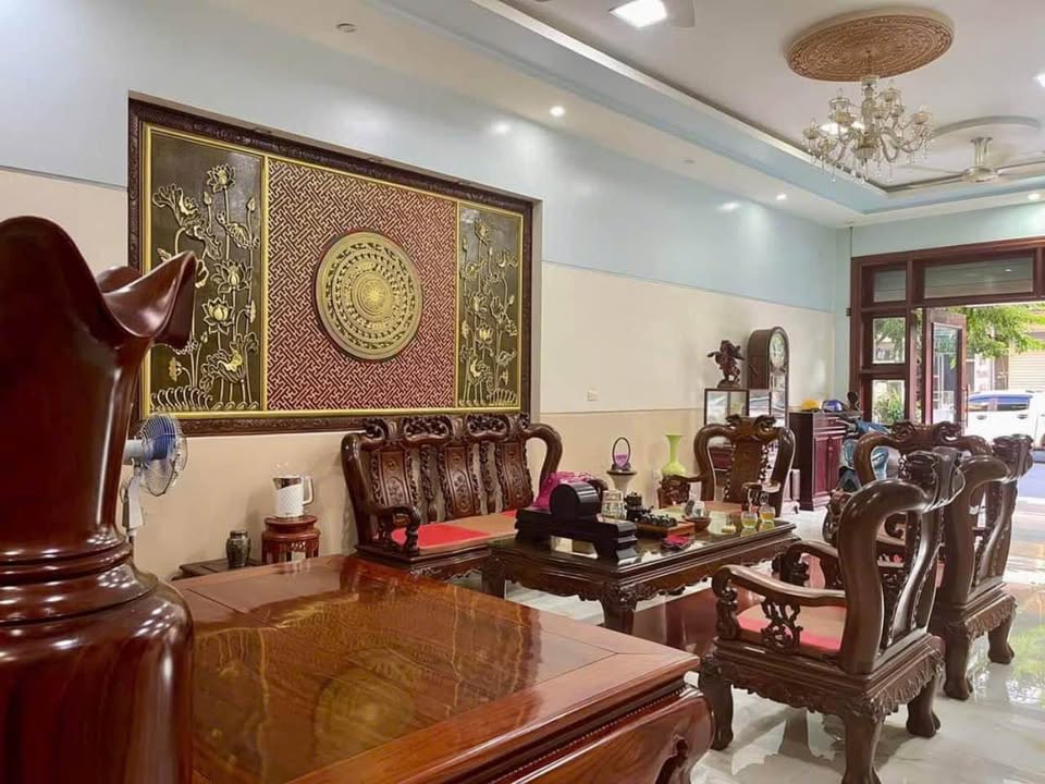 Nhà phố Soi Tiền, Lào Cai 120m² giá 9 tỷ - Kinh doanh sầm uất!