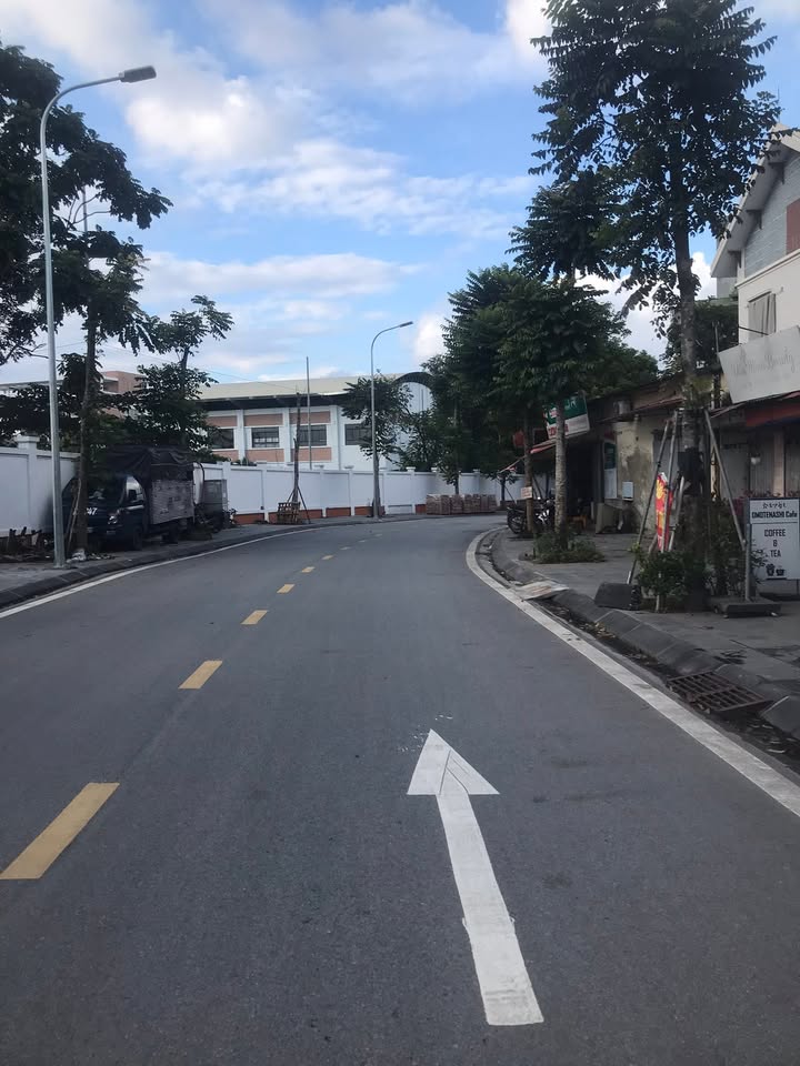 Đất Bát Khối Cổ Linh Thạch Bàn 101m² giá 20 tỷ - Lô góc ô tô đỗ thoải mái!