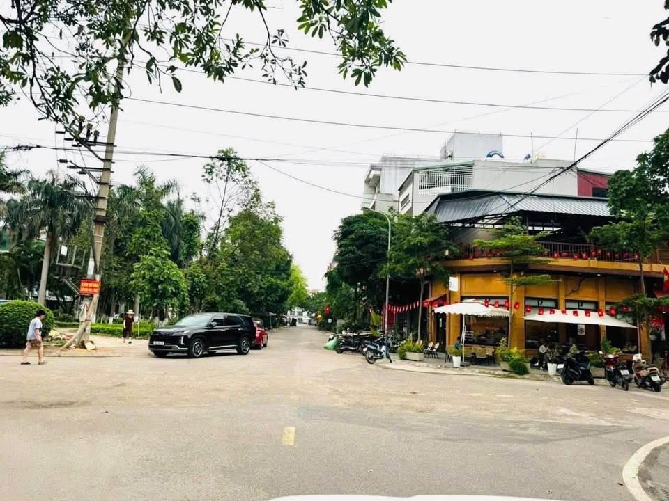 Nhà 3 tầng Lê Hồng Phong, Từ Sơn 87m² giá 16 tỷ - View công viên thoáng mát!