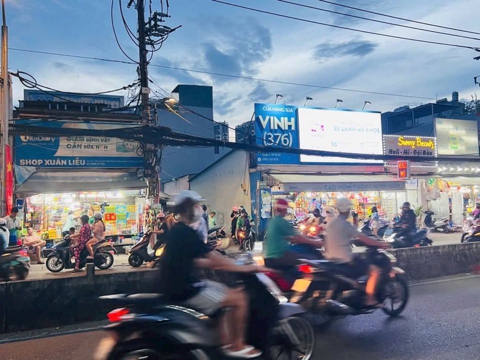 Nhà mặt tiền kinh doanh Huỳnh Tấn Phát, Tân Thuận Tây, 146.25m², giá 13.5 tỷ - Dòng tiền ổn định!