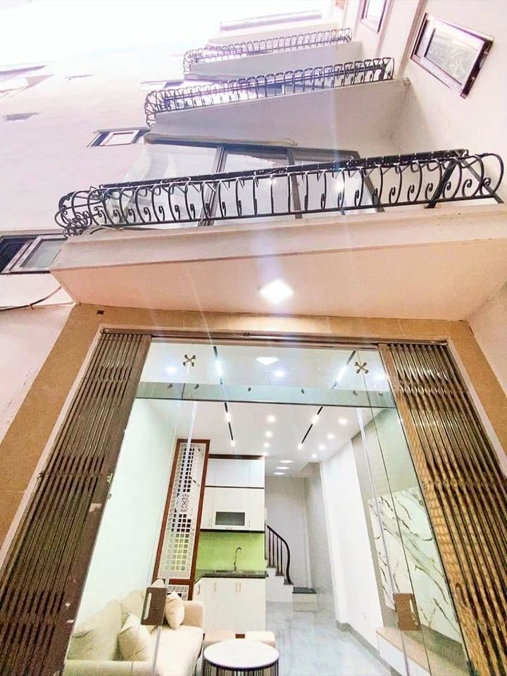 Nhà 5 tầng Kiến Hưng 35m² giá 8.6 tỷ - Full nội thất, thang máy nhập khẩu!