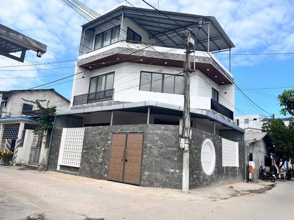 Nhà 2 mặt tiền Kim Long Huế 98m² giá 3 tỷ - Nội thất đầy đủ, sẵn sàng vào ở!