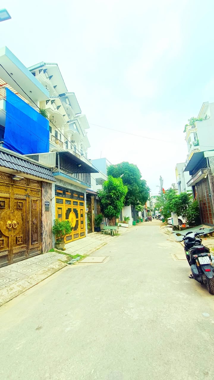 Đất nền Hiệp Bình Chánh Thủ Đức 64m² giá 5 tỷ - Sổ đỏ chính chủ, hai mặt tiền!