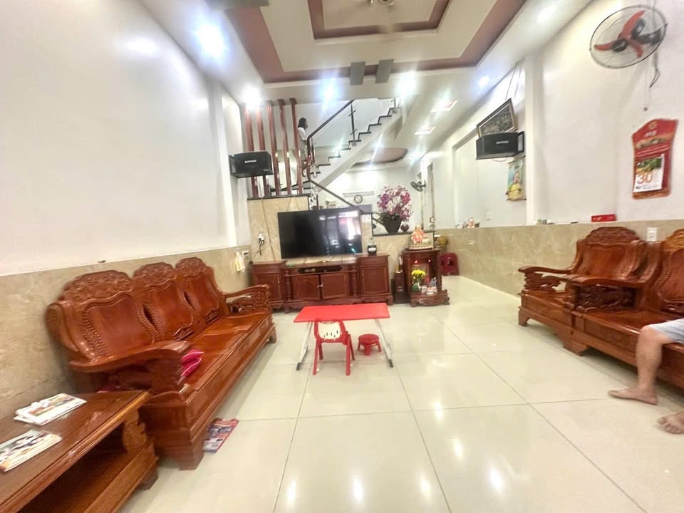 Bán nhà riêng 3 tầng tại Dĩ An - Diện tích 90m², giá 7.5 tỷ - Sẵn sàng vào ở!