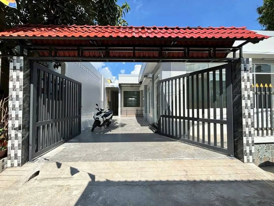 Nhà phố Phường 7 Bến Tre 195m² giá 3.3 tỷ - Thiết kế không gian mở thoáng mát!