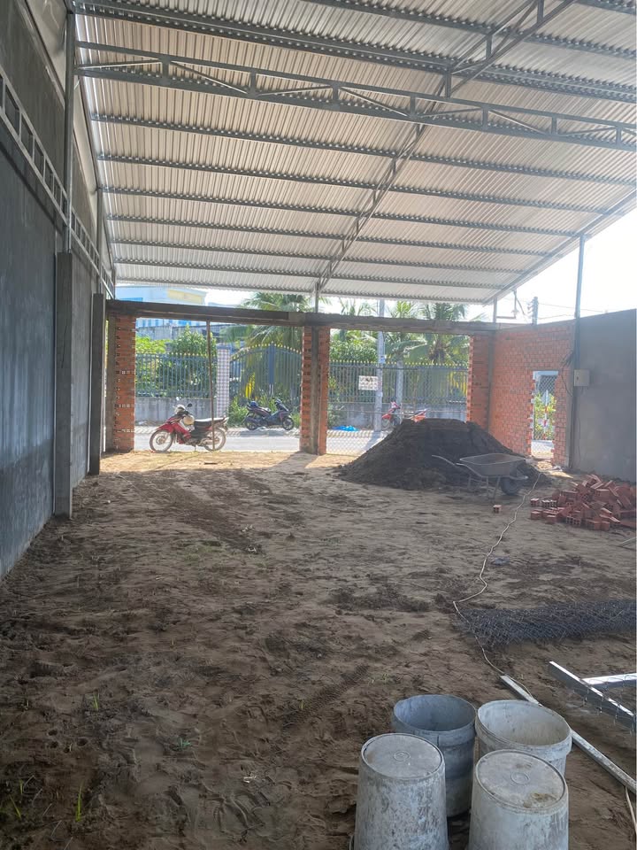 Cho thuê mặt bằng 180m² đường 30/4, phường Phú Tân - Giá chỉ 9 triệu/tháng!