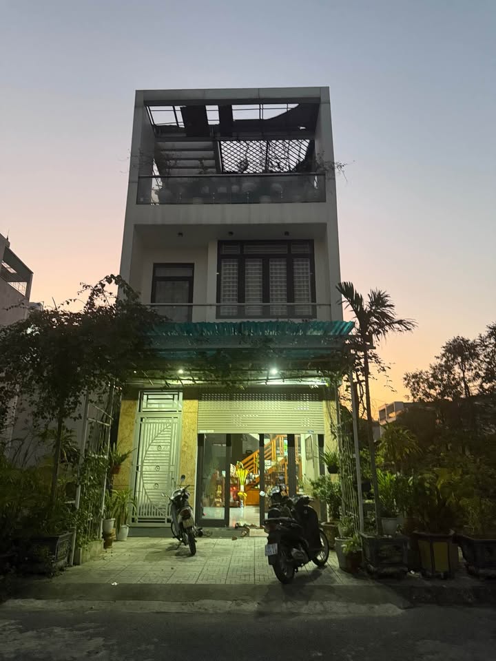 Nhà 3 tầng mặt tiền Nguyễn Công Trứ, 88m² - Hướng Đông view công viên