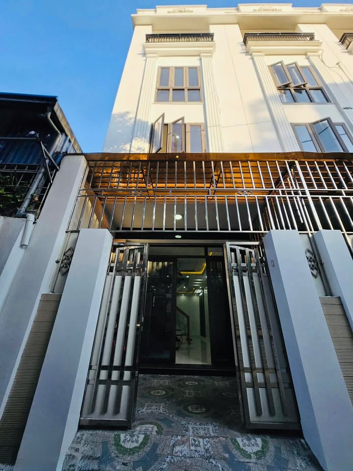Nhà 4 tầng Lê Hồng Phong, 56.9m² giá 4.45 tỷ - Sân cổng riêng, ô tô đỗ tận cửa!
