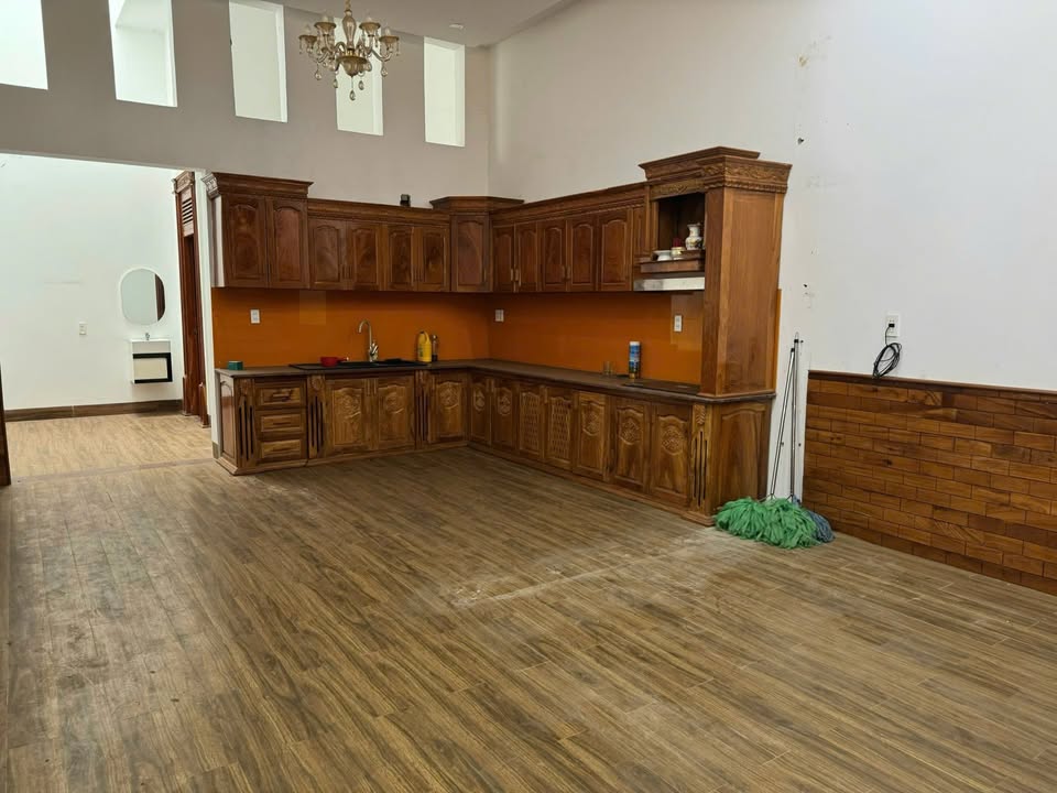 Nhà mặt tiền đường Chế Lan Viên, Buôn Ma Thuột 135m² giá 11.5 tỷ - Vị trí đắc địa, an ninh tốt!