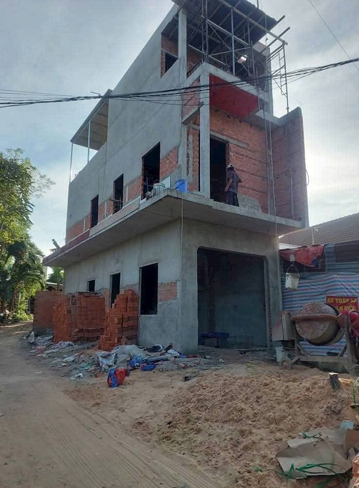 Nhà phố Tân Phước Khánh 120,8m² giá 3.7 tỷ - Sổ hồng chính chủ, khu dân cư đông đúc!