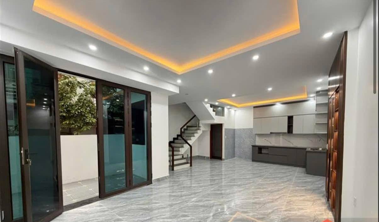 Nhà độc lập 4 tầng Trần Nguyên Hãn 73m² giá 4.2 tỷ - Gần chợ và tiện ích đầy đủ!