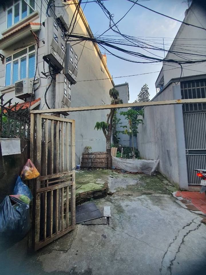 Nhà riêng Thạch Bàn 55m² giá 6 tỷ - Sổ đỏ chính chủ, ô tô đỗ thoải mái!