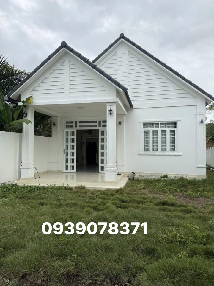 Nhà Tân Phú Trung 400m² giá 2 tỷ - Thiết kế cổ điển, không gian sống lý tưởng!