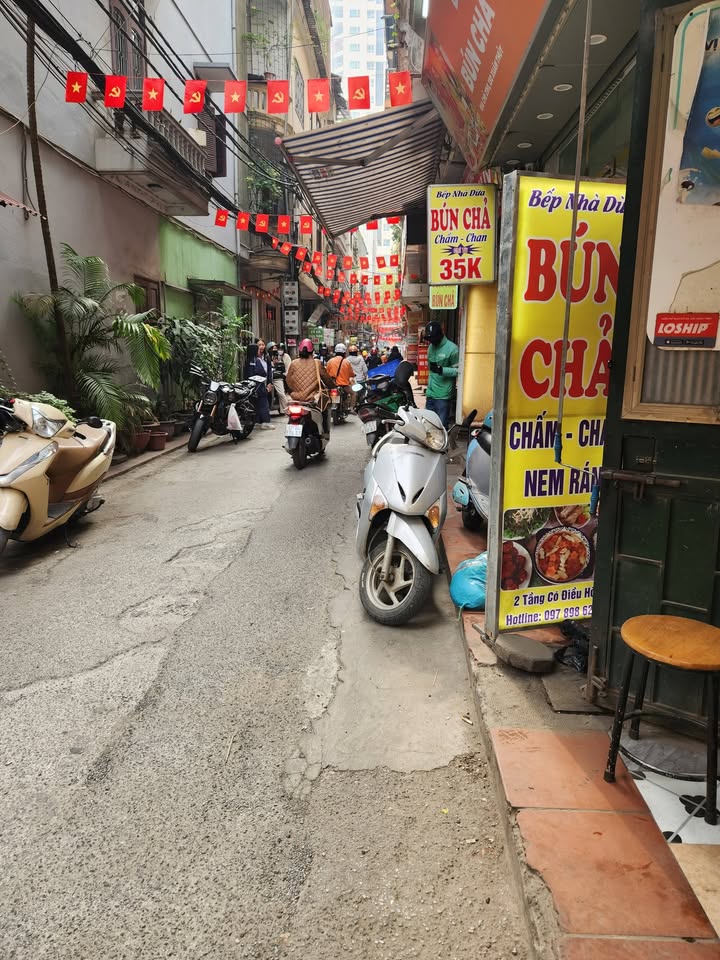 Cho thuê mặt bằng kinh doanh Phan Văn Trường, Cầu Giấy - Giá 7 triệu/tháng, khu vực sầm uất!