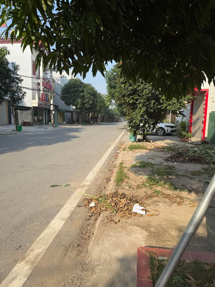 Nhà 3 tầng mặt đường Bích Đào, Hoa Lư, 96m² giá 7 tỷ - Kinh doanh thuận lợi!