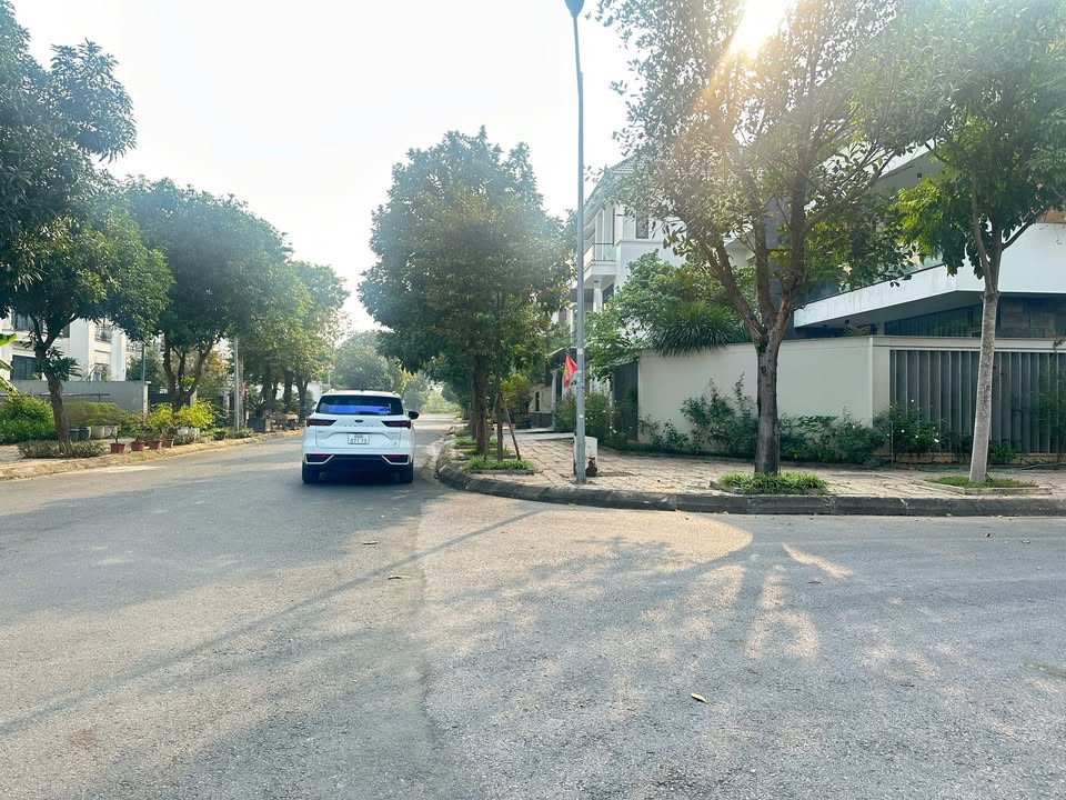 Bán lô đất góc 2 mặt tiền khu A - Nam Đầm Vạc 134m² giá 5.36 tỷ - View biệt thự tuyệt đẹp!