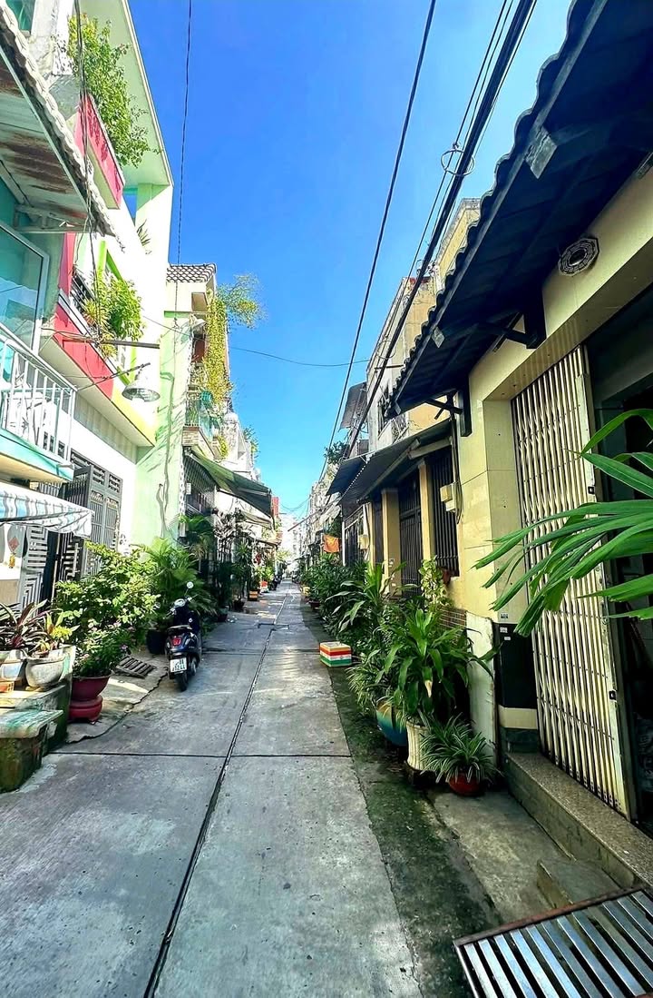 Nhà bán Tân Hòa Đông, Bình Tân 28m² giá 3 tỷ - Hẻm thông rộng rãi