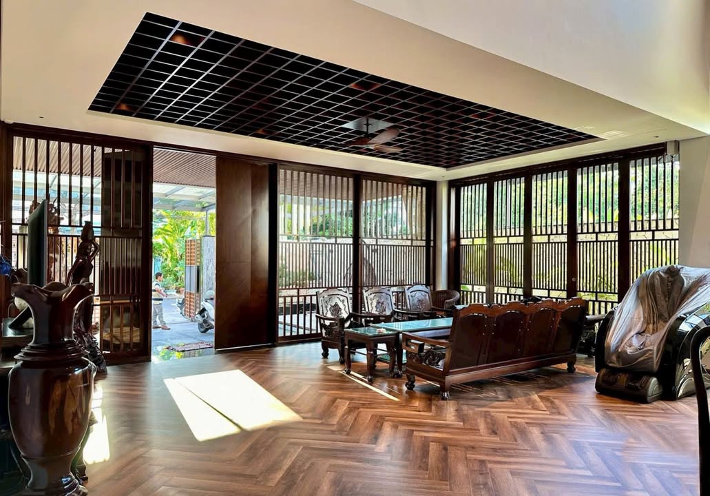 Biệt thự đường Nguyễn Lữ, Đà Nẵng 270m² giá 30 tỷ - Thiết kế hiện đại, sẵn sàng ở ngay!