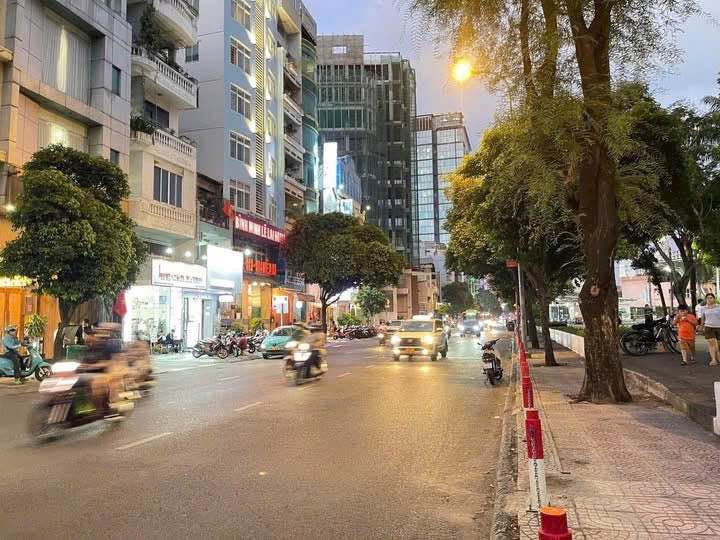 Nhà nguyên căn mặt tiền Lê Lai, Quận 1, 76m² - Kinh doanh sầm uất!