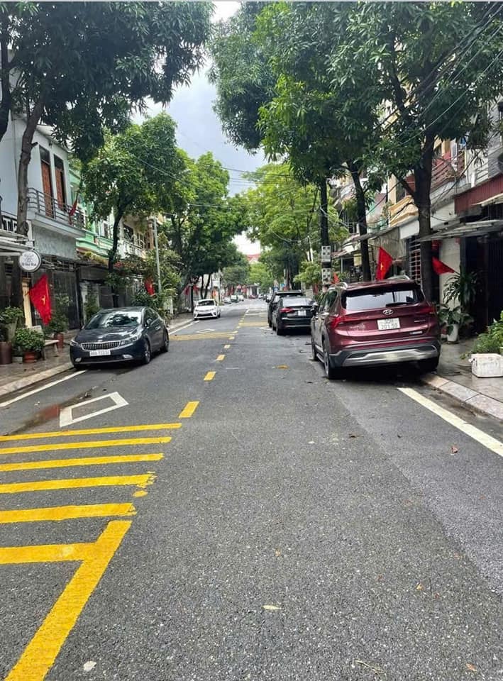 Bán đất tặng nhà 3 tầng tại đường Tôn Thất Tùng, Vĩnh Yên - Gần trường học chỉ 100m!