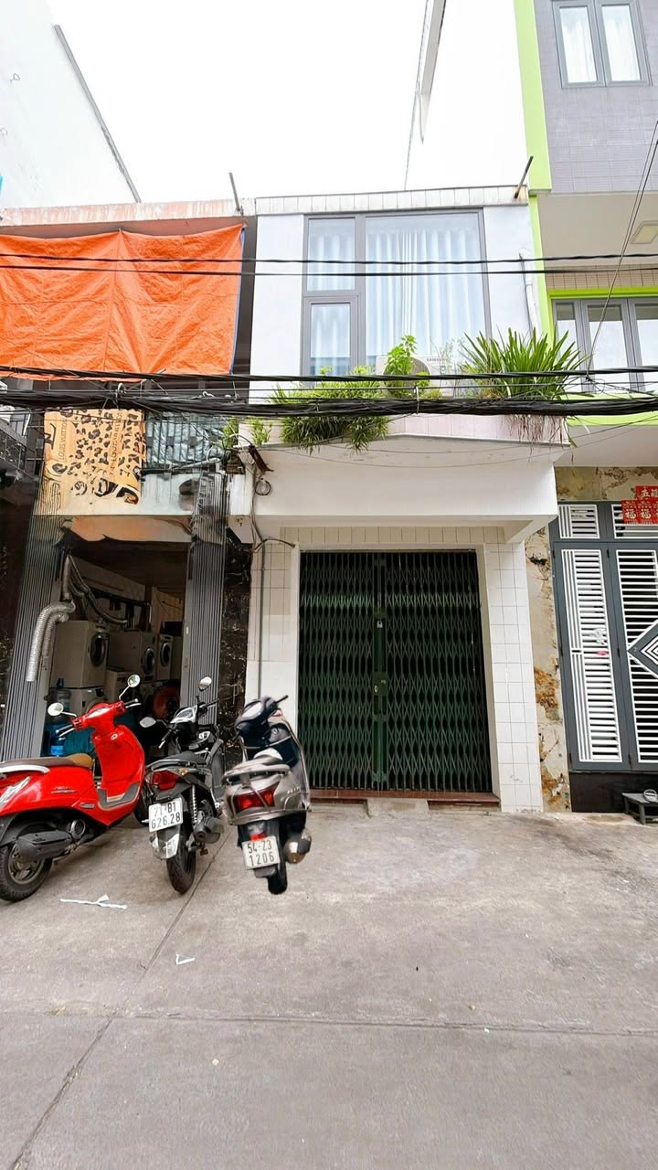 Nhà phố Quận 4 23m² giá 5.299 tỷ - Khu dân cư an ninh, xe hơi đậu trước nhà!