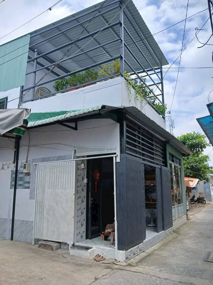 Nhà góc 2 mặt tiền hẻm 35, Tân Thuận Đông, 28m² giá 1.95 tỷ - Vị trí yên tĩnh, dân trí cao!