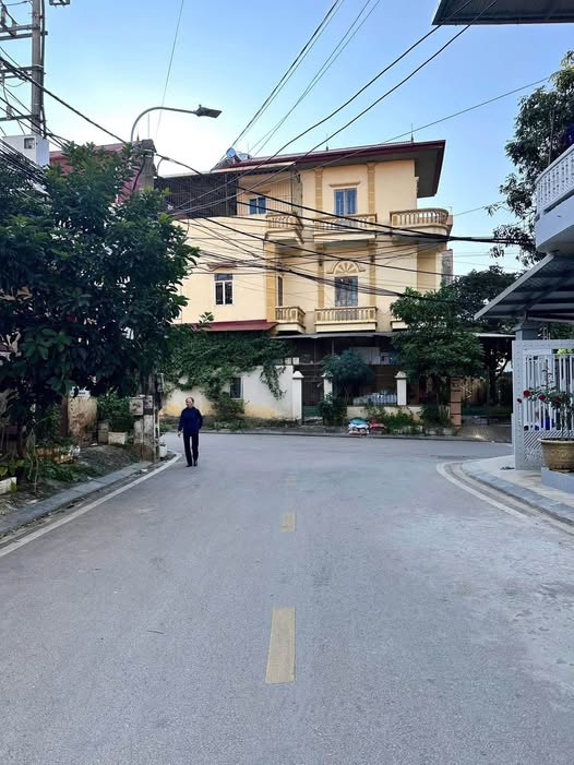 Nhà 3,5 tầng đường Nguyễn Thế Lộc, 102m² giá 3.6 tỷ - Vị trí trung tâm thuận tiện!