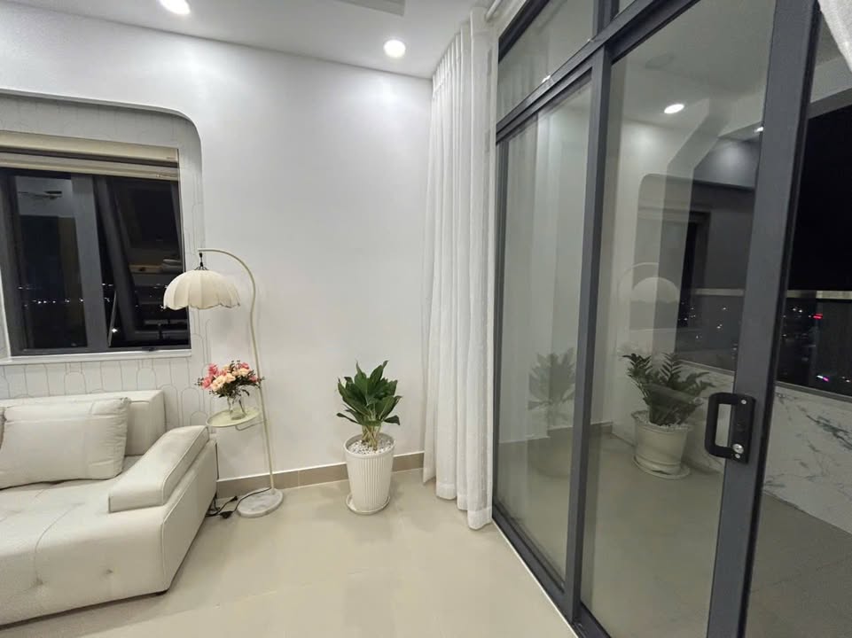 Căn hộ Napoleon Nha Trang 74m² giá 16 triệu - Căn góc view phố thoáng mát!