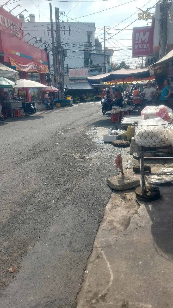 Nhà mặt tiền chợ Long Bình - 150m² giá 6 tỷ - Kinh doanh sầm uất!