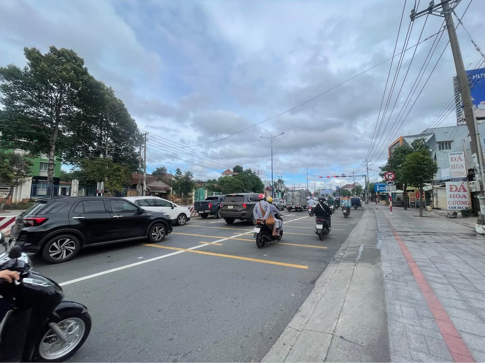 Đất mặt tiền Quốc Lộ 13, Chánh Mỹ, Thủ Dầu Một 341m² giá 10.2 tỷ - Cơ hội đầu tư sinh lời!