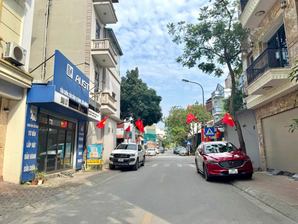 Đất phân lô Giang Biên 75m² giá 16 tỷ - Mặt tiền 5.4m ô tô tránh