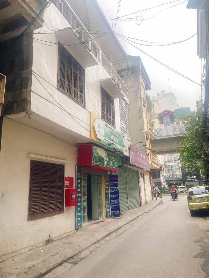 Nhà mặt ngõ 82 Yên Lãng 65m² giá 26.5 tỷ - Kinh doanh sầm uất!