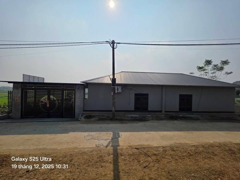 Nhà vườn Ba Vì 405m² giá 6 tỷ - View đẹp, sẵn ở ngay!