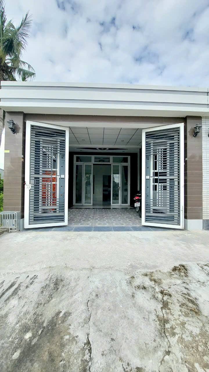 Nhà bán Hòa Thành Tây Ninh 122m² giá 1.25 tỷ - Hướng Đông, sẵn sàng ở ngay!
