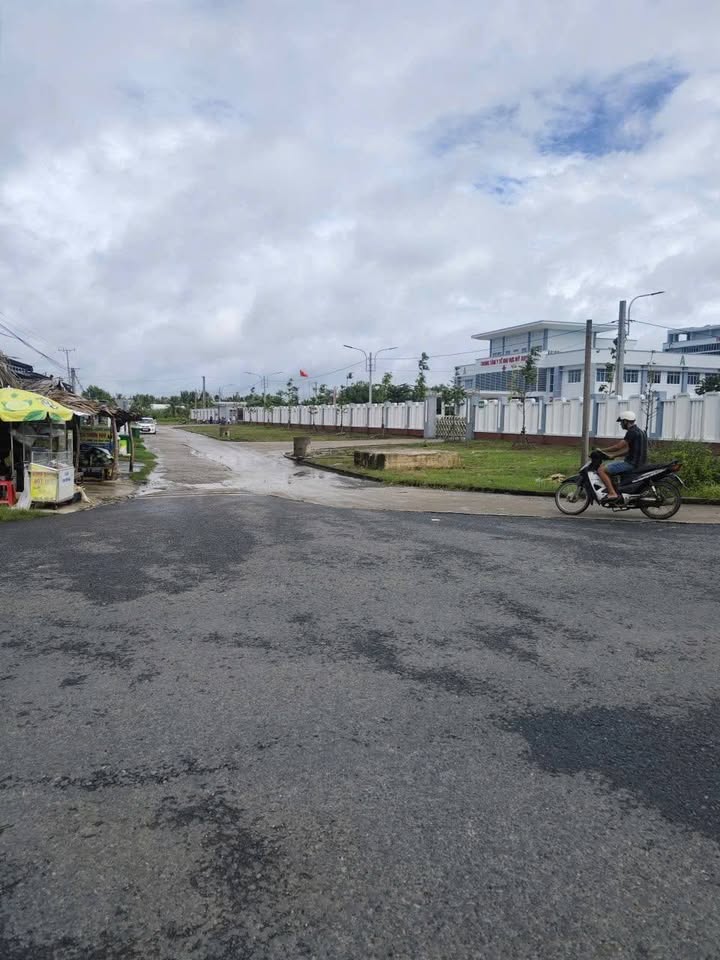 Đất mặt tiền trạm y tế Mỹ Xuyên 3950m² giá chỉ 2 tỷ - Cơ hội đầu tư sinh lời!