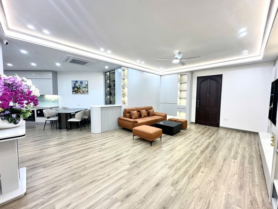 Căn hộ 119m² tại Trung Hòa Nhân Chính - Đầy đủ nội thất, giá thương lượng!